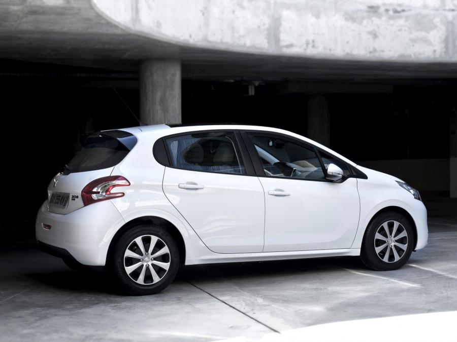  Peugeot 208 5-Door 2012 года  (фото 56 из 73)